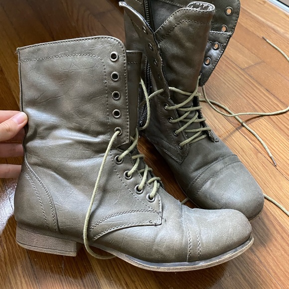 Women combat boots! - Picture 1 of 4